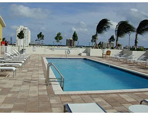 Building Photo - 3180 SW 22nd St Unit 607