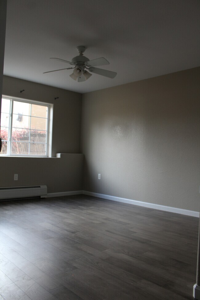 Photo - 495 River View Dr