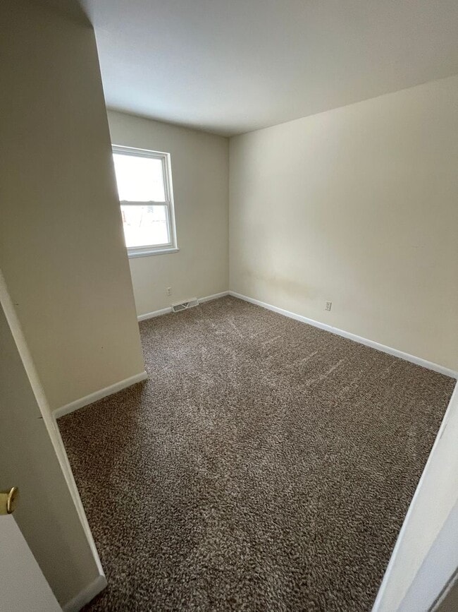 Photo - 3 Bed 2 Bath Townhouse in Manchester