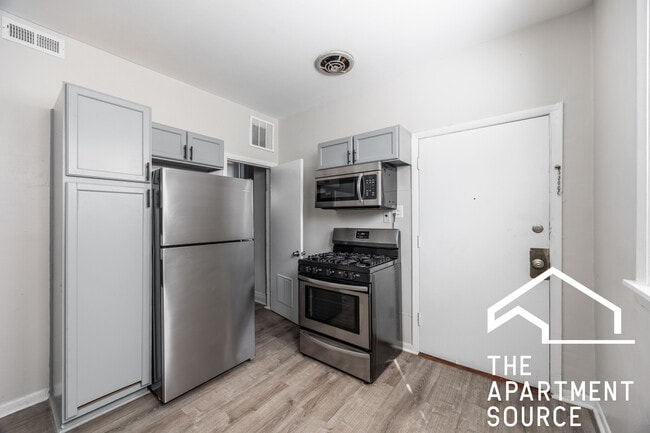 Building Photo - 4852 W Diversey Ave Unit 1F Rental