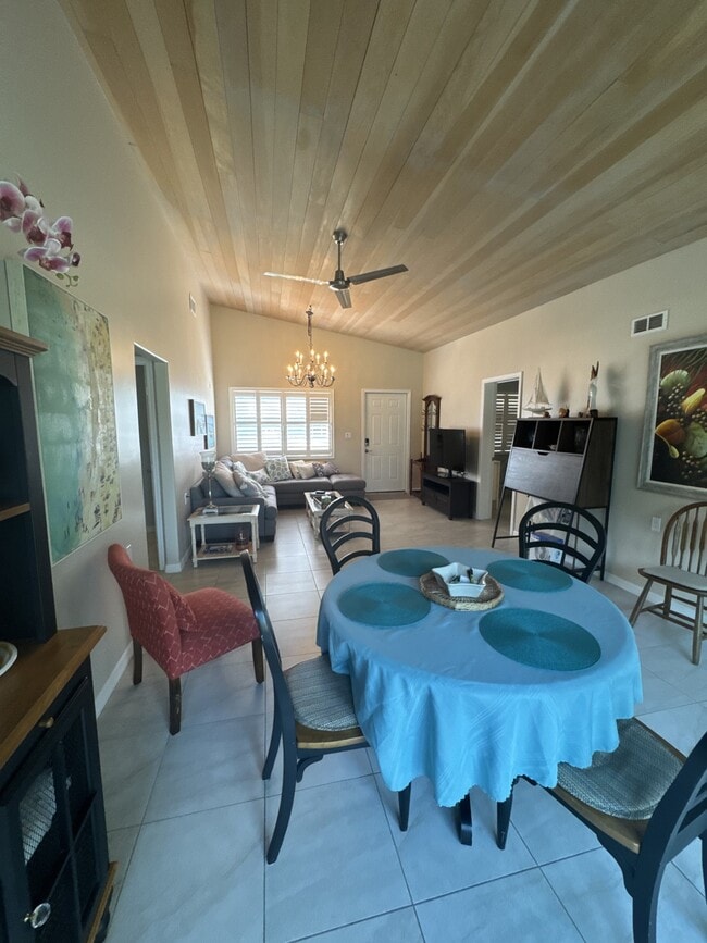 Photo - 108 Colonia Ln W