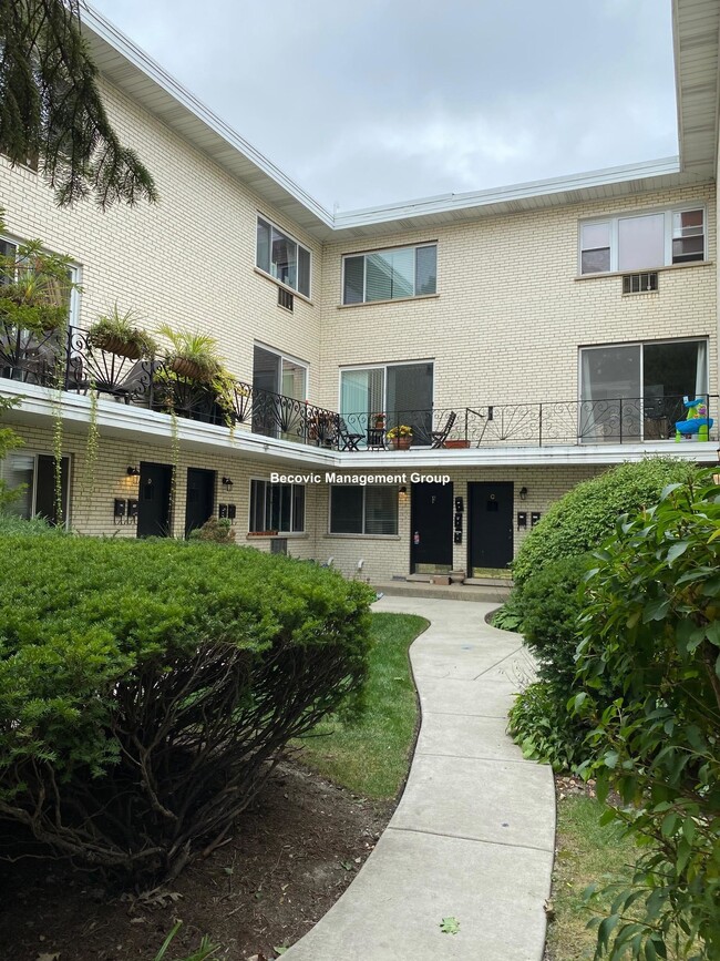 Building Photo - 4201 N Paulina St Unit 3 Rental