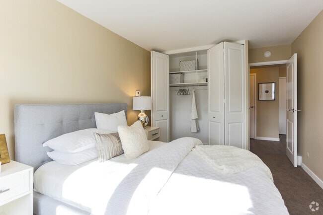 Photo - 735 St. Clair