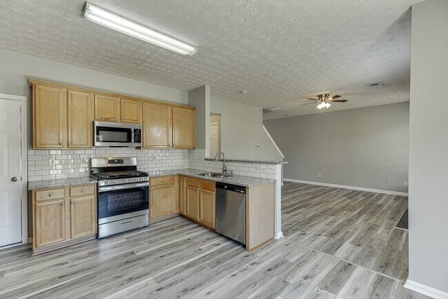 Photo - 678 Clairidge Elm Trail SW