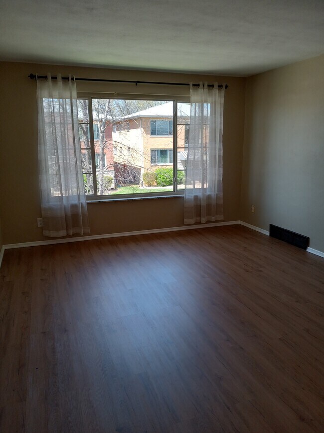 Photo - 7320 Hampshire Dr Unidad #3