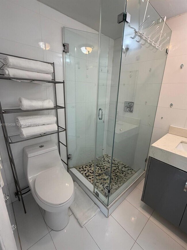 Photo - 2520 SW 20th St Unit 1