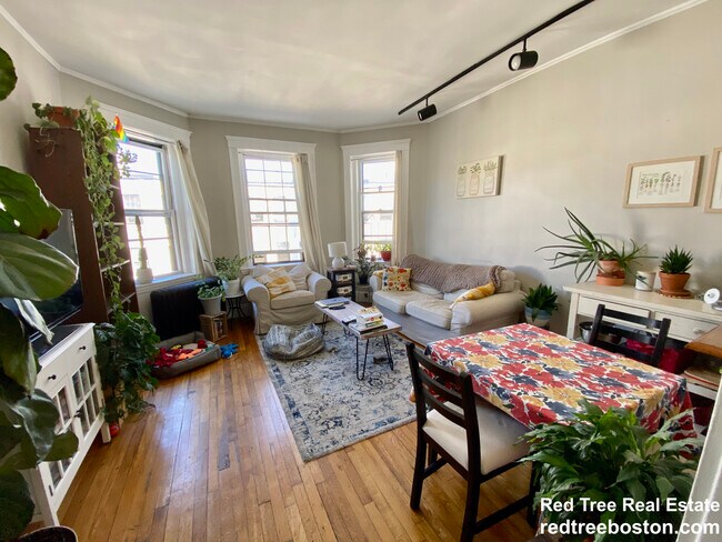 Photo - 1572 Commonwealth Ave