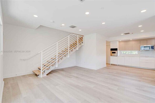 Photo - 816 84th St
