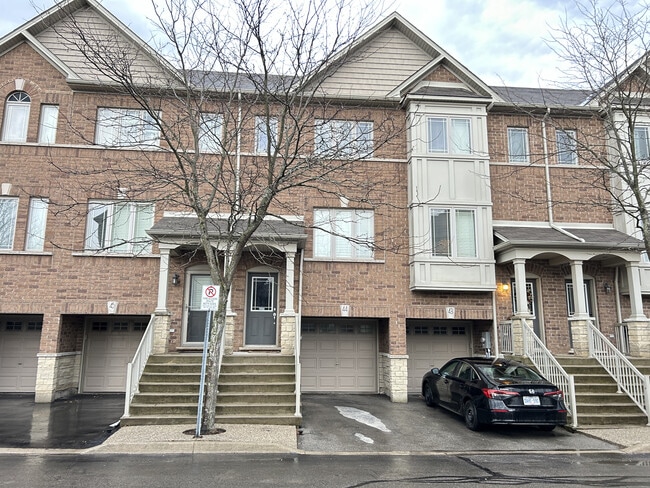 Building Photo - Spacious 2 Bedroom Townhome In Binbrook