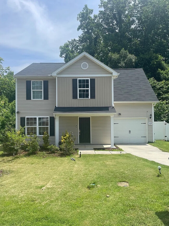 Building Photo - Room in House on Meredith Woods Ln