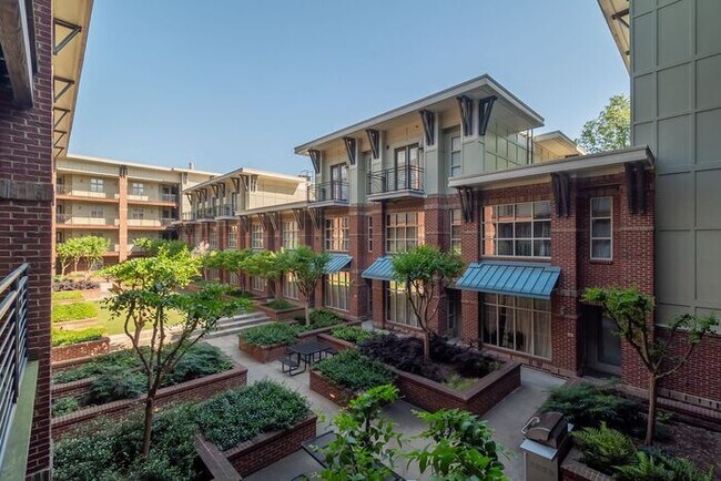 Photo - Wonderful 2bd/2bth uptown condo! lots of space in a beautiful building