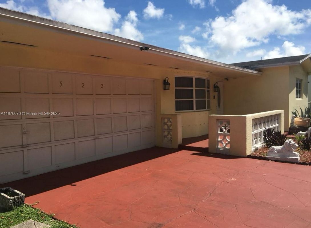 Photo - 5221 Washington St