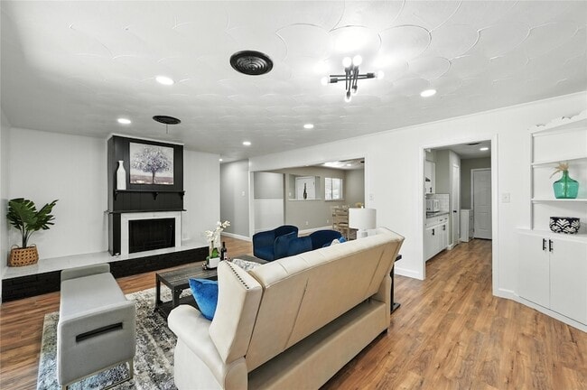 Photo - 214 Dorris Dr