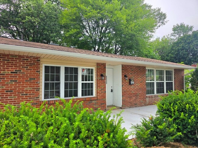 Photo - 4Bed/1Bath Available in Newark DE!