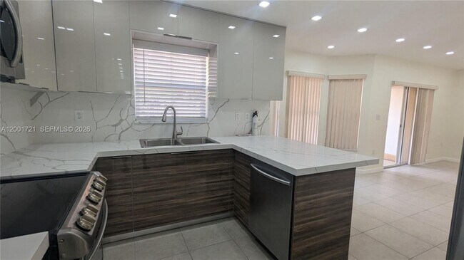 Photo - 213 E Forest Oak Cir