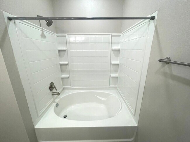 300 Willow Grv Wy Unit B1