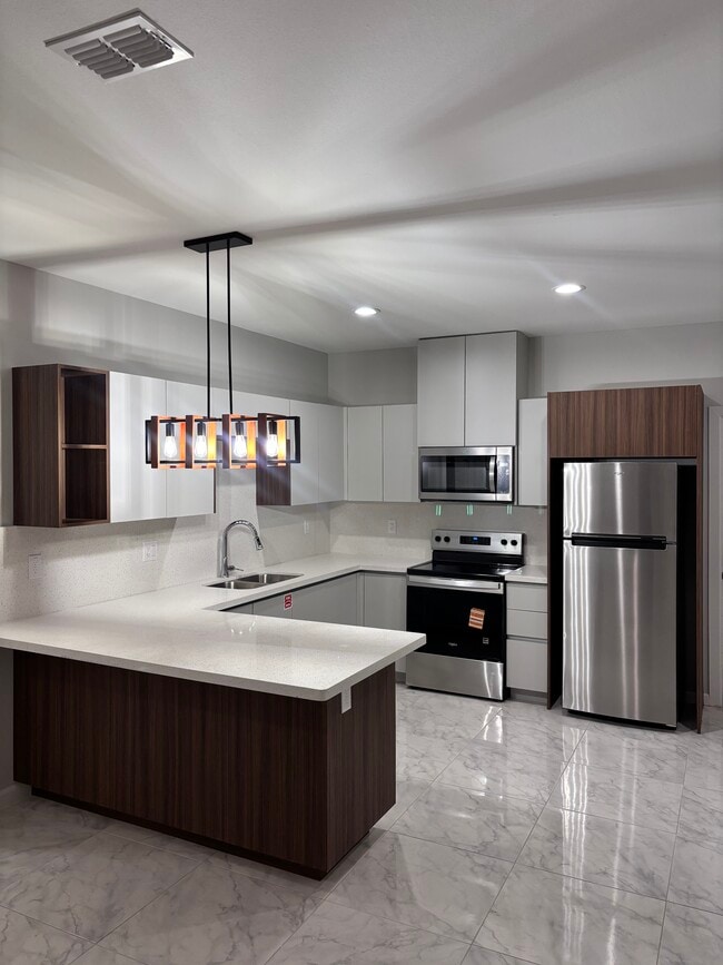 Building Photo - 703 Pedro St Unit 3