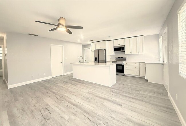 1231 ILLINOIS Ave