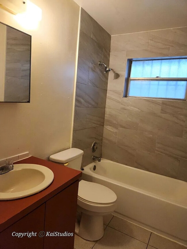 Photo - 800 NE 14th St Apartments Unit 0