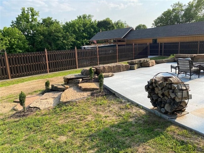 Photo - 6445 Dearing Rd