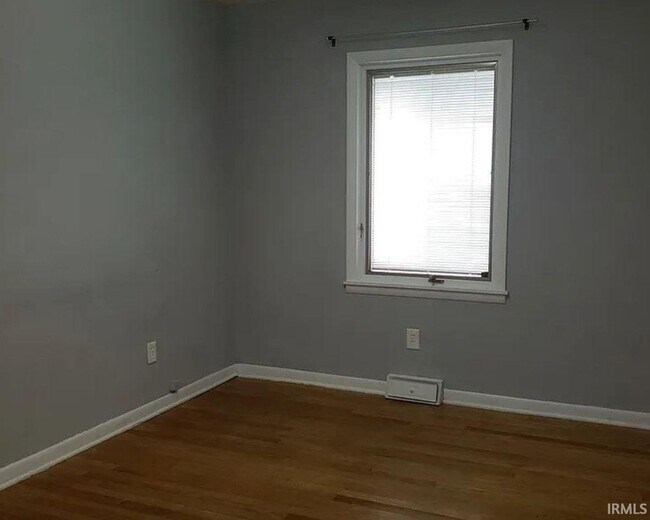 Photo - 117 N Hillsdale Dr