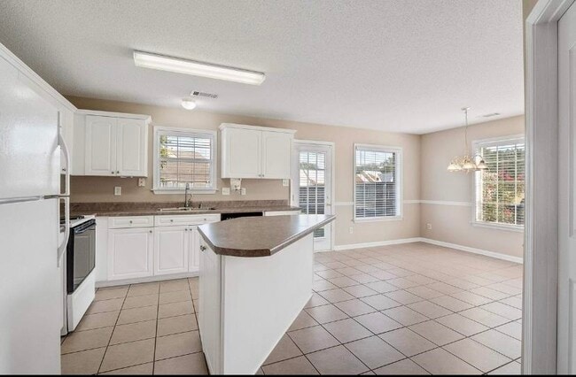 Photo - 5068 Welbourne Cove