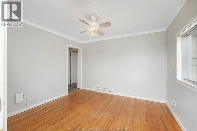Photo - 655 Chatham St E
