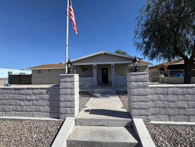 Building Photo - 4BR plus Bonus Room, 4 BA incls Fully Furnished Casita, Garage, Colorado River!!