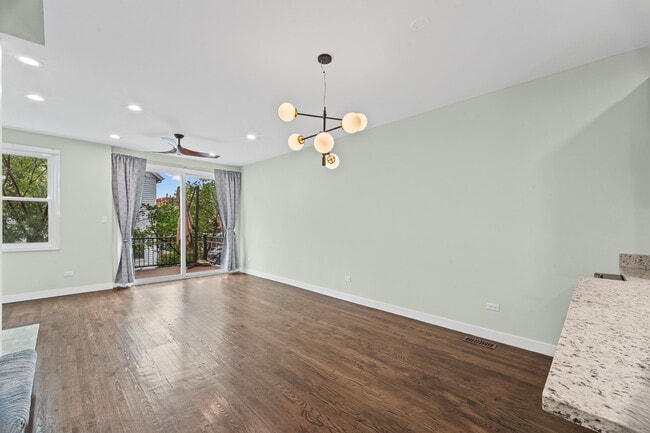 Photo - 1835 W Oakdale Ave
