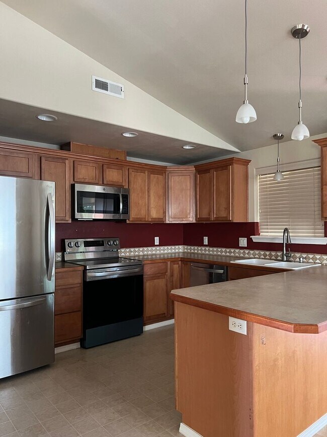 Photo - 3 bed 2 bath Home with Huge Backyard!