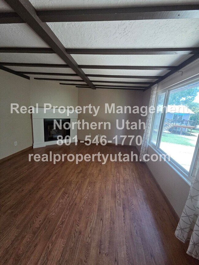 Photo - 4 Bedroom Home in Clinton Available!