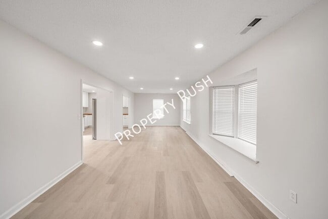 Photo - 1104 Queens Dr