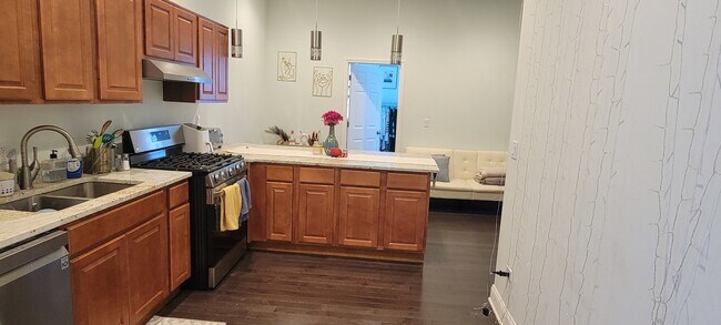 Photo - 930 W Belmont Ave Unit 201