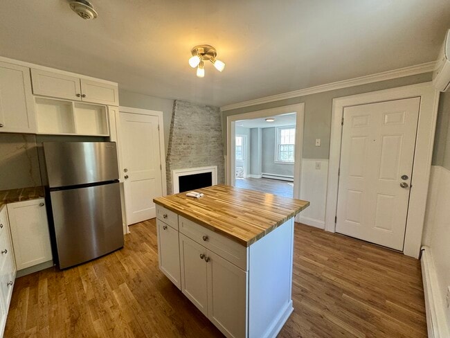 Building Photo - 21 James St Unit 2 Rental
