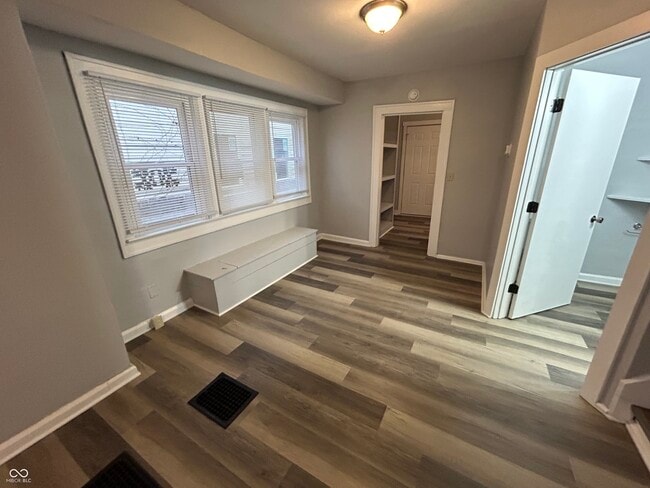 Photo - 1839 N Dexter St