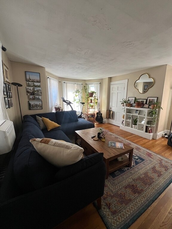 Photo - 152 Kelton St Unidad #1