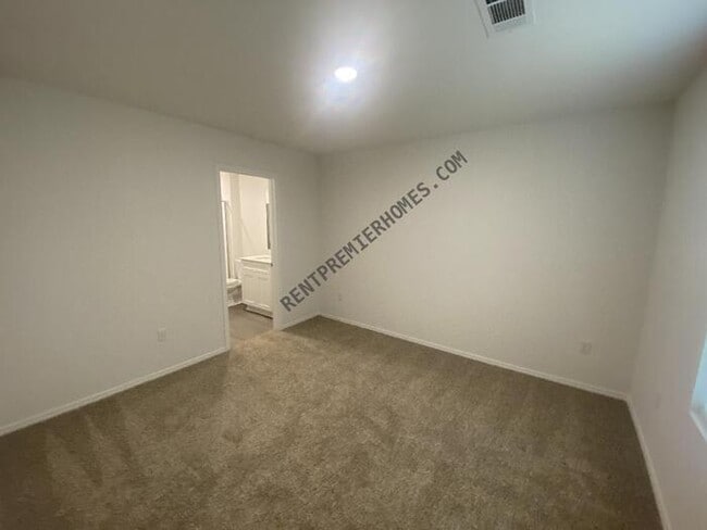 Photo - 11 Vineyard Dr