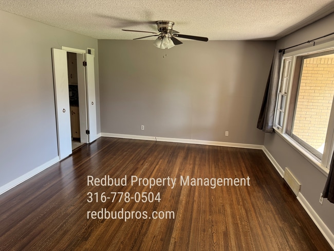 Photo - 639 S Courtleigh Dr