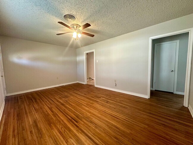 Photo - 2612 Alice Ave