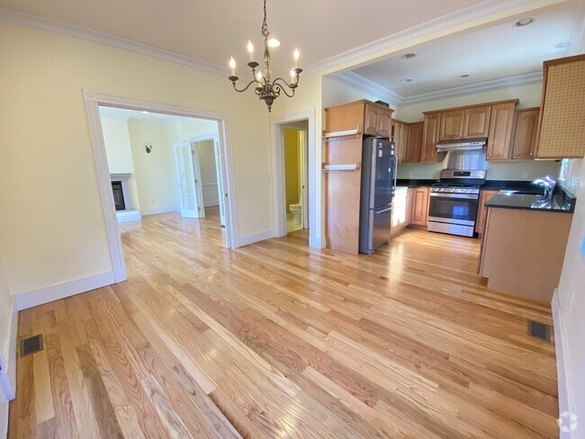 Building Photo - 61 Cedar St Unit 3 Rental