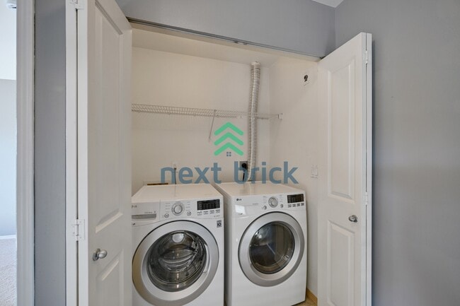 Photo - Quiet Townhouse 2 Beds 1.5 Bath Available for Rent!