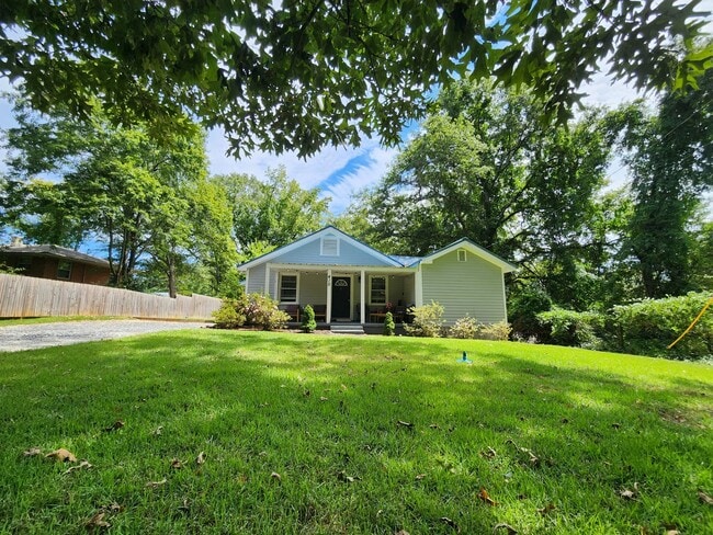 Building Photo - Charming 3BR/2BA Home Near Downtown Athens & Five Points