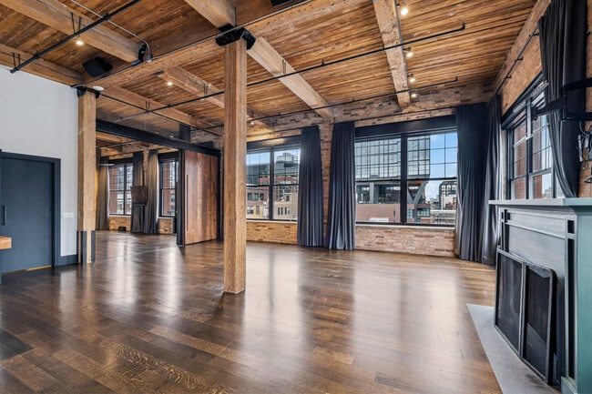 Photo - 1000 W Washington Blvd