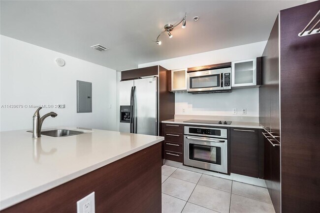 Photo - 1900 N Bayshore Dr Unidad 4010