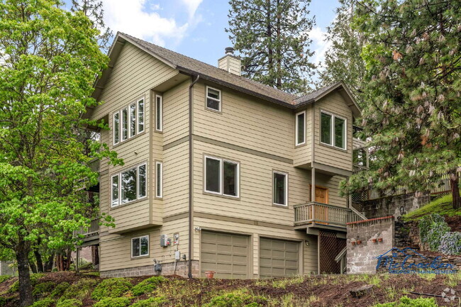 Building Photo - Stunning 3-Bedroom Home with Breathtaking ...
