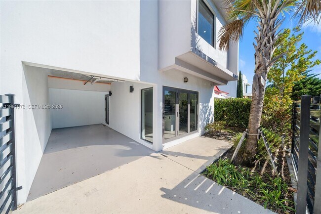 Photo - 11 NE 51st St