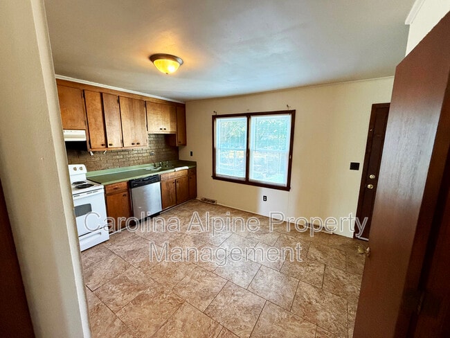 Photo - 229 W Kerr St