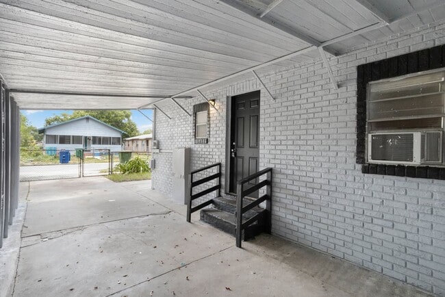 Photo - 3/2 NEWLY  ****MOVE IN READY**** Apply Tod...