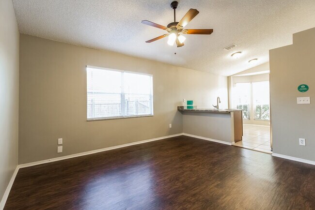 Photo - 13705 Glasser Ave