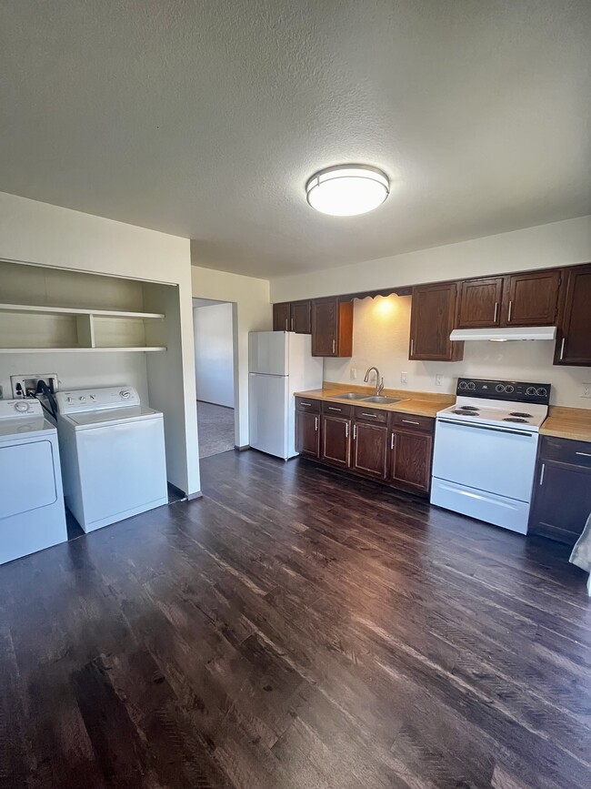 Building Photo - Park St Apartments Unit 5